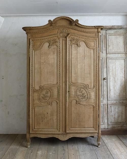 Antiques Knock アンティークの家具たち。大型家具から小型家具