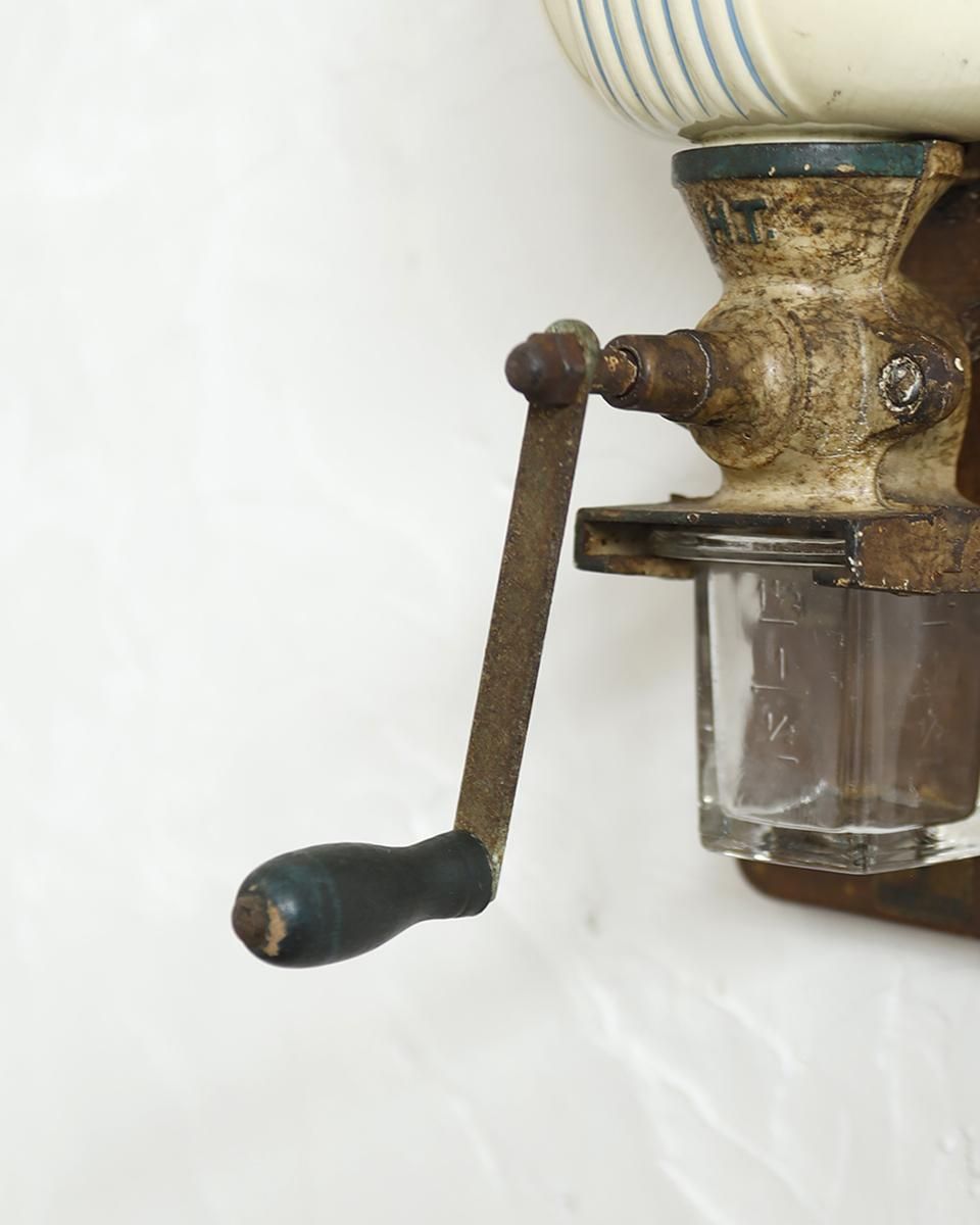 アンティーク ヴィンテージ 壁付けコーヒーミル.1 | Antiques Knock アンティーク ヴィンテージ 壁付けコーヒーミル.1 | Antiques Knock