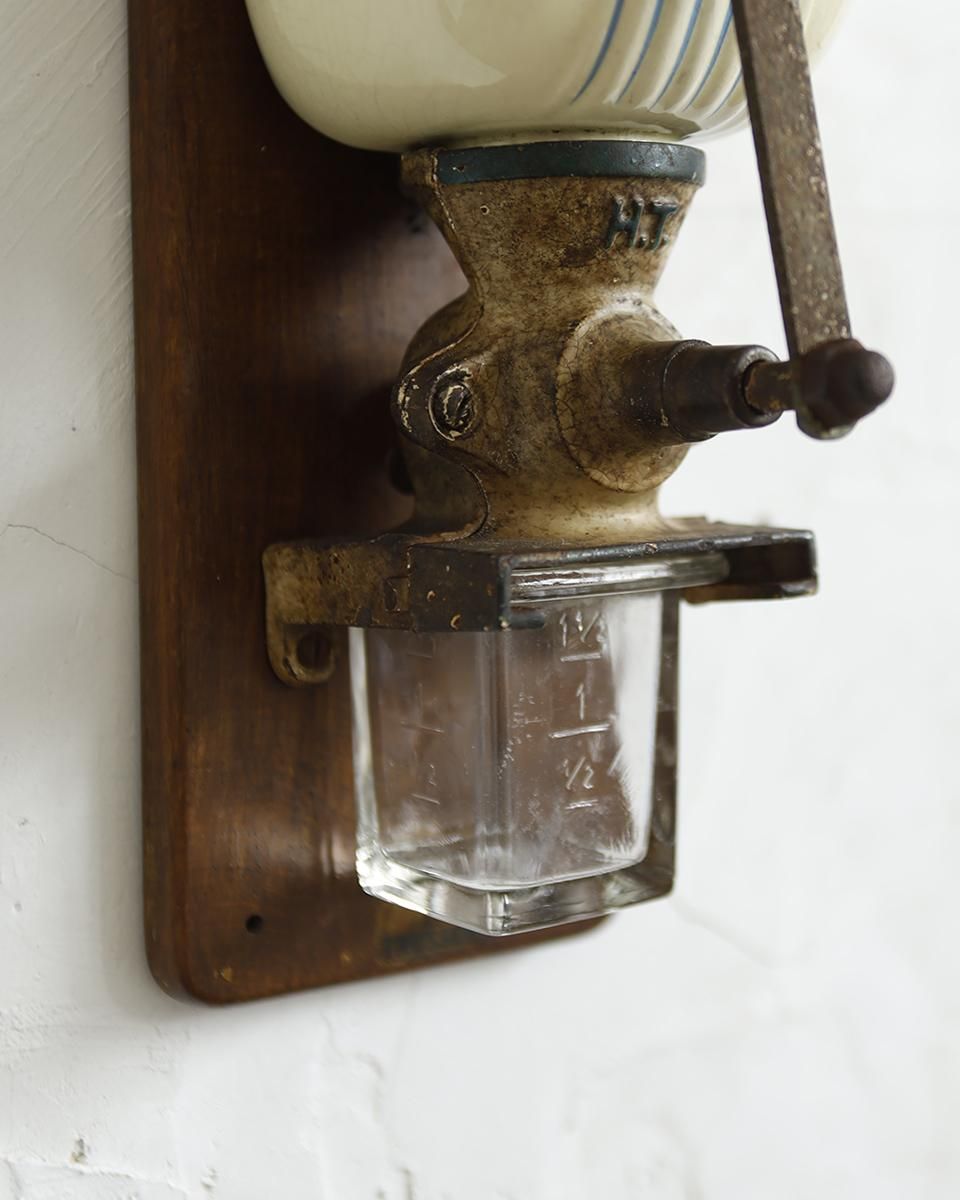 アンティーク ヴィンテージ 壁付けコーヒーミル.1 | Antiques Knock アンティーク ヴィンテージ 壁付けコーヒーミル.1 | Antiques Knock
