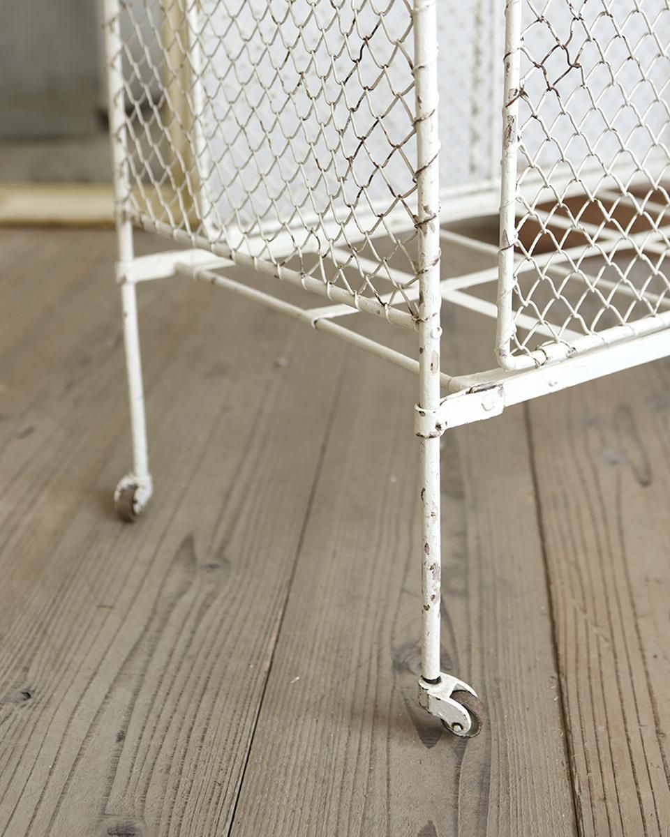 アンティーク、シャビー フランスアンティーク シャビーペイントアイアンベビーベッド.8