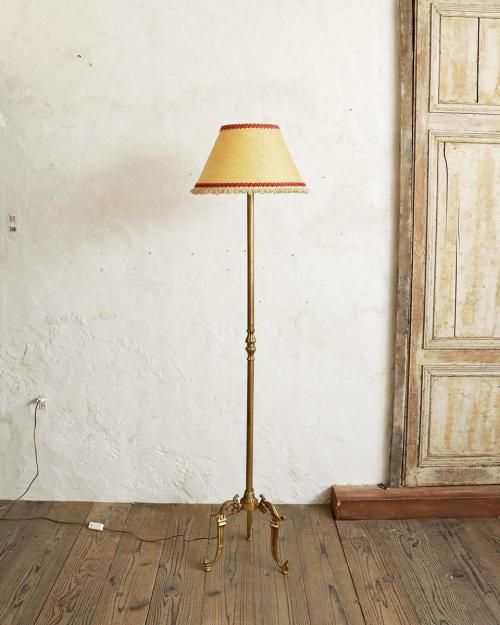  ե.6  Floor Lamp.6 