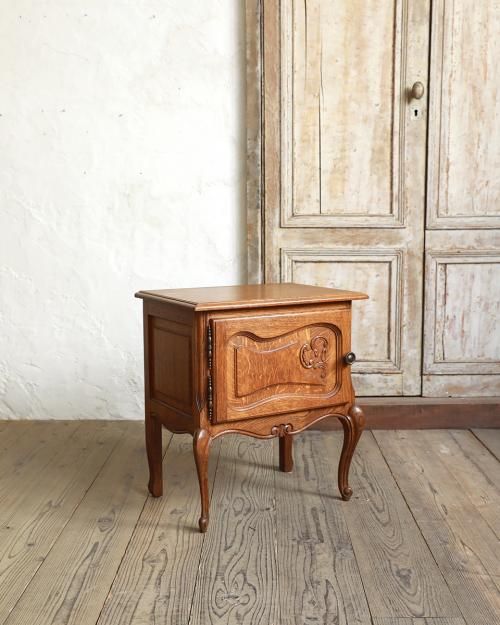 フランスアンティーク家具や雑貨の販売・卸売り店 Antique Knock