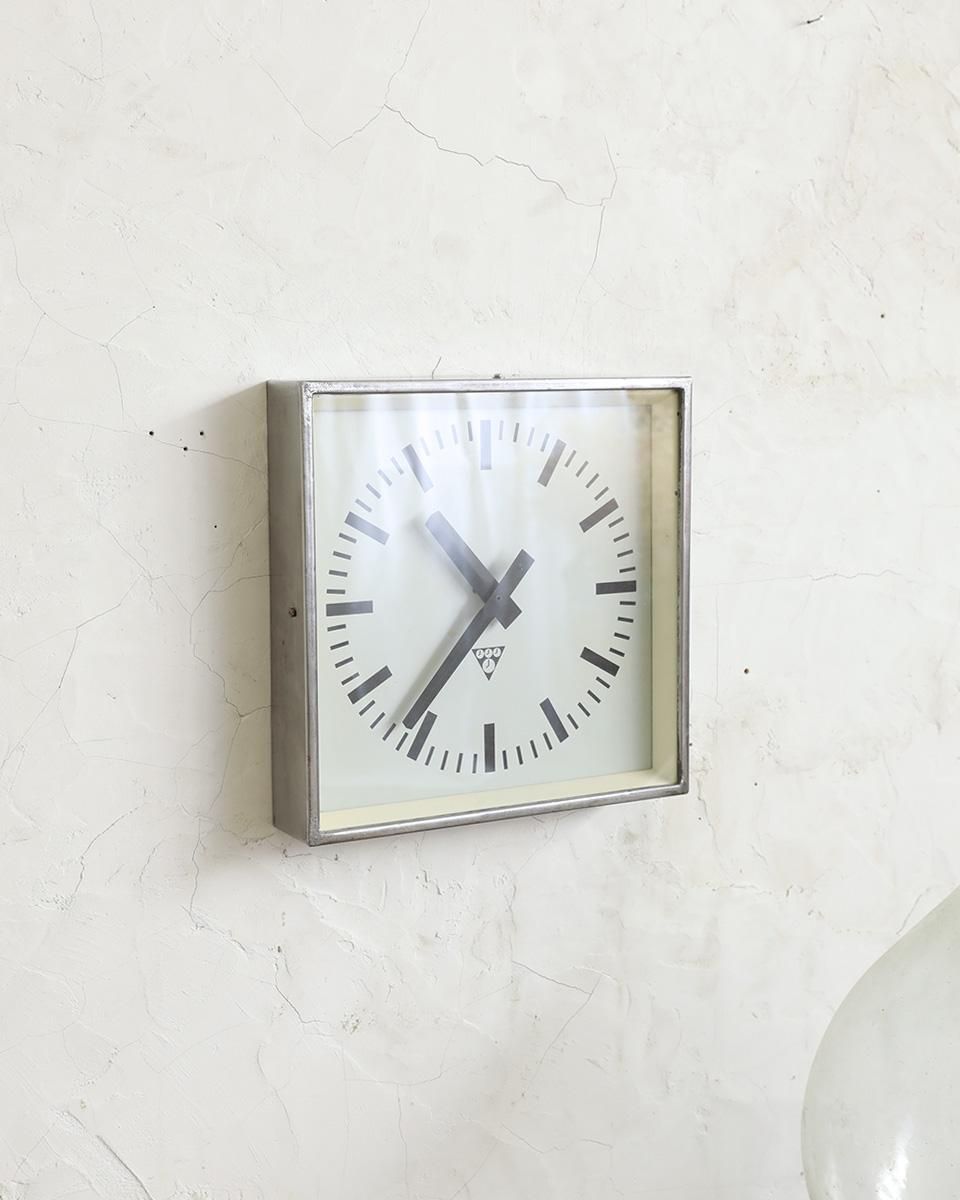 Pragotron社 (パラゴトロン) ウォールクロック.8