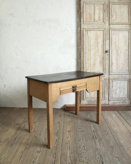 Antiques Knock アンティークのテーブル / デスク