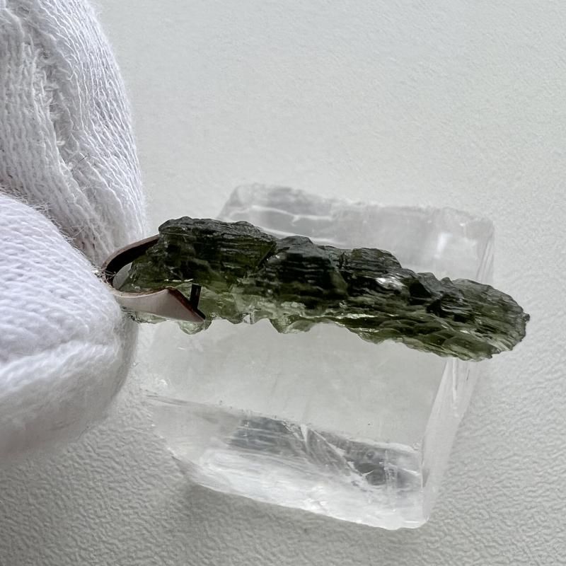 希少！モルダバイト原石ペンダントトップ♪ モルダバイト原石 ペンダントトップ サージカルステンレス