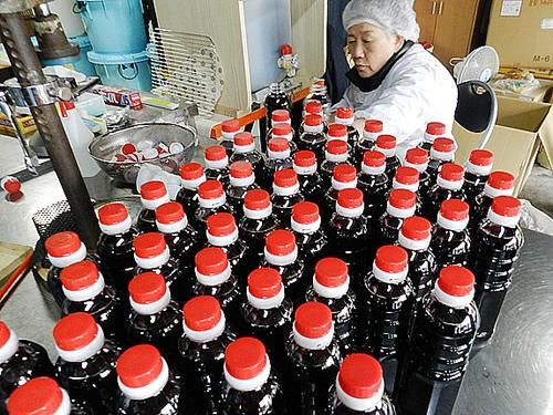 Amazon.co.jp: カニしょうゆ カニ印 黒だし番長 500ml : 食品