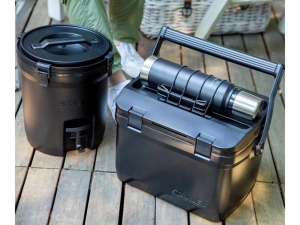 世界初のオールブラックカラーが登場】STANLEY クーラーボックス15.1L