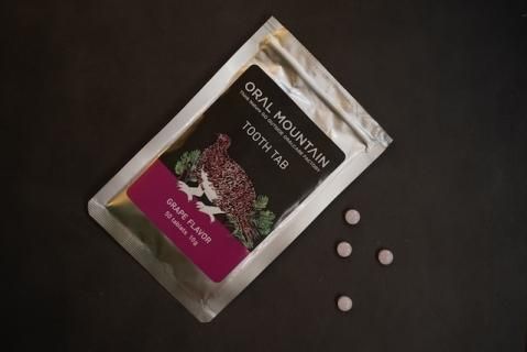 ORAL MOUNTAIN TOOTH TAB（ブドウ味 10g 50粒入）の商品画像