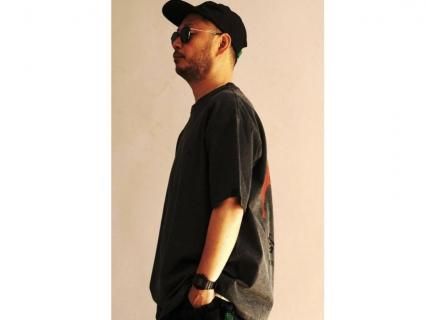 H .A .K.U MOUNTAIN SUPPLY ピグメントダイロゴTシャツの商品画像