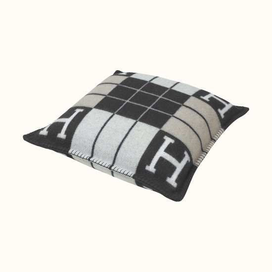 直営買付】 新作 HERMES エルメス アヴァロンⅢ クッション AvalonⅢ 直営買付】 新作 HERMES エルメス アヴァロンⅢ クッション AvalonⅢ