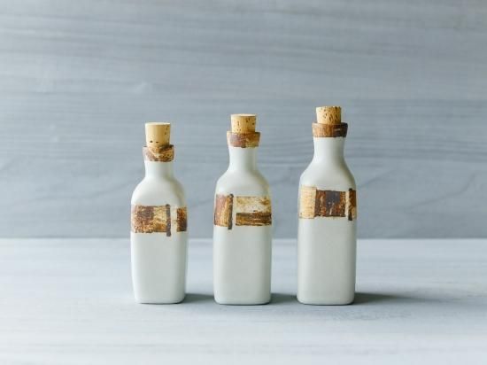 四角い骨董市のワインボトル 白 A・B・C - Daphne-craft 四角い骨董市のワインボトル 白 A・B・C - Daphne-craft