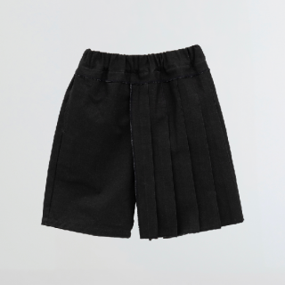 folk made / Pleats short pants / black