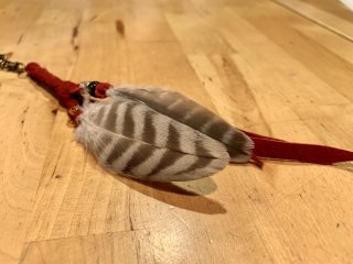 STOOPERフェザー・キーホルダー(レッド) Falcon Feather Keyholder