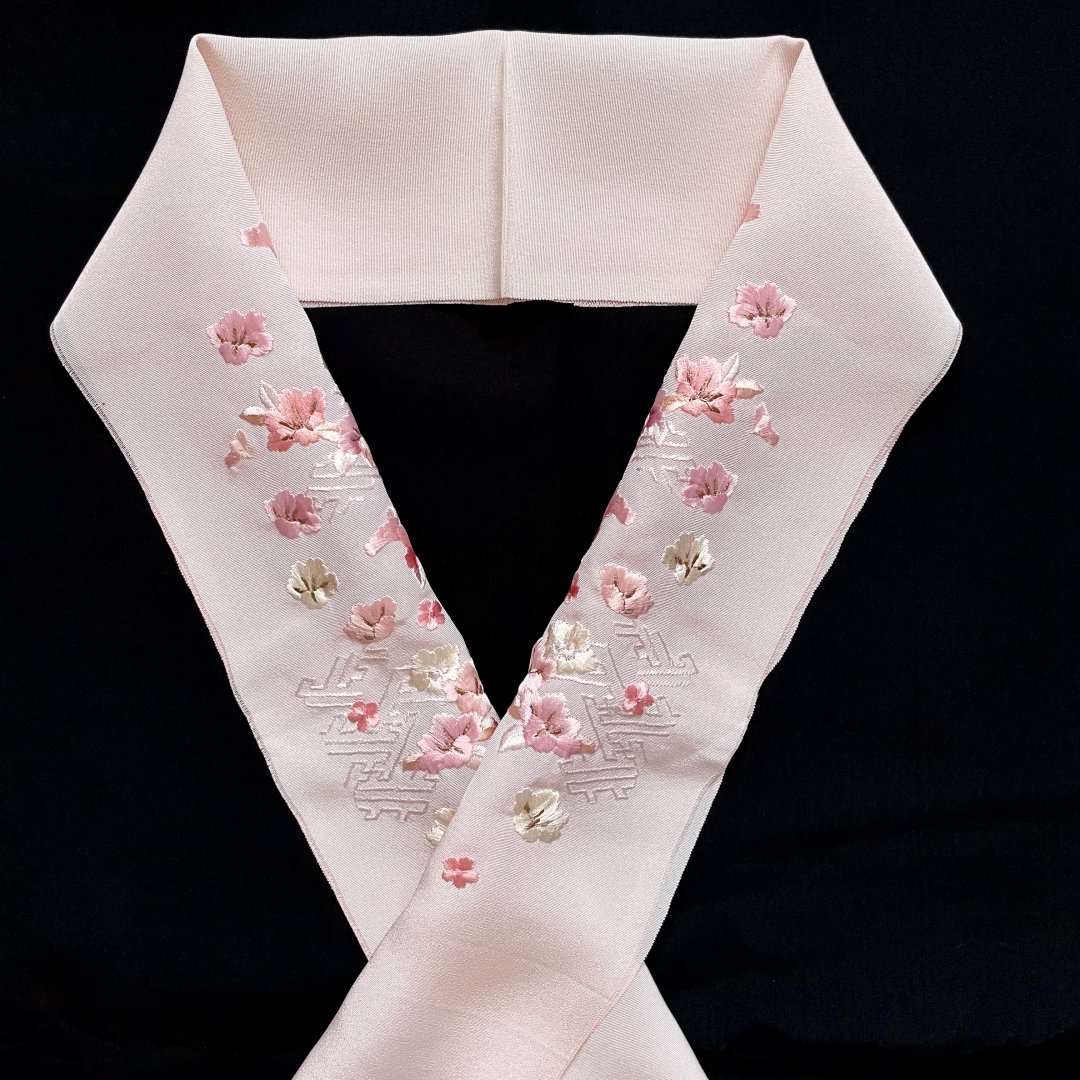 桜の刺繍半衿