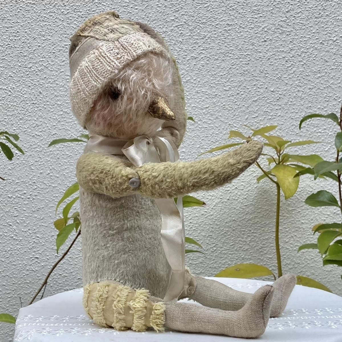 マリナ・クトゥゾヴァ「帽子をかぶった鳥」 - 珈琲舎・書肆アラビク