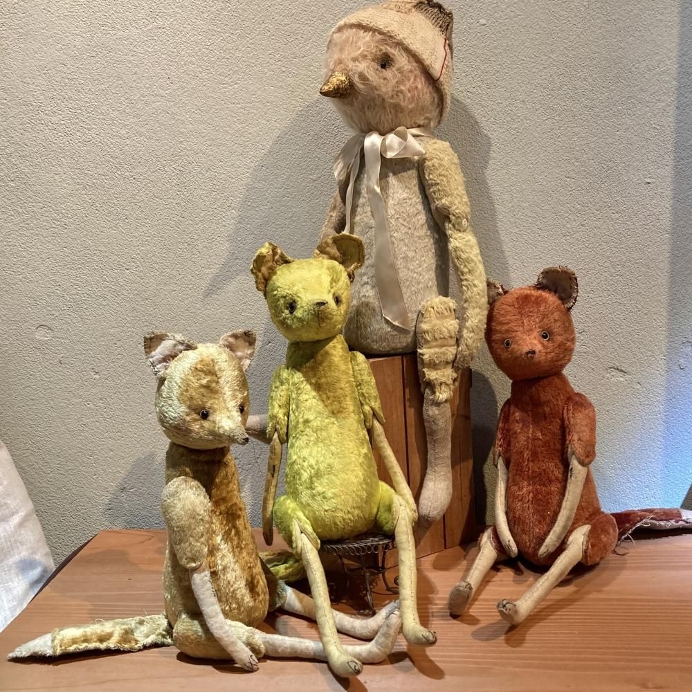 マリナ・クトゥゾヴァ「帽子をかぶった鳥」 - 珈琲舎・書肆アラビク