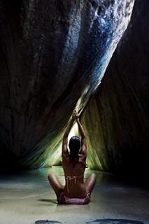 ꥹΥСCaribbean Virgin Gorda The BathsWoman Doing Yoga In Sea Caveݥ