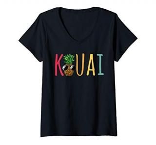Womens Pineapple Sunglasses Kauai Hawaiian Hawaii Funny Womens Mens V-Neck T-Shi