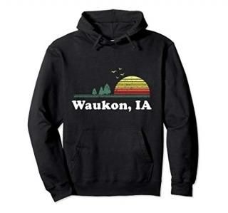 Vintage Waukon Iowa Travel Themed Sunset Graphic Art Design Pullover Hoodie