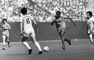 åޥå C1977 NSoccer Match Between The LA Aztecs and The New York Cosmos C1977 