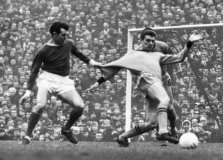 å ޥå C1965 Njohn Connelly Of Manchester United åϡC1965 ݥץ 18 x 