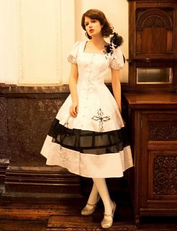 ロリータ パフスリーブ 半袖 リボン ワンピース ワンピースのみ パニエなし 高級感 クラロリ ロリータファッション クラシカルロリータ ロリィタ ミモレ丈 フレア レース ドレス 白 赤 ロリータゴスロリ専門通販ショップluxury ラグジュアリー 安い価格で可愛いロリータ