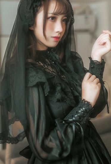ゴスロリ・ロリータドレス 黒と白 ゴスロリ・ロリータドレス 黒と白