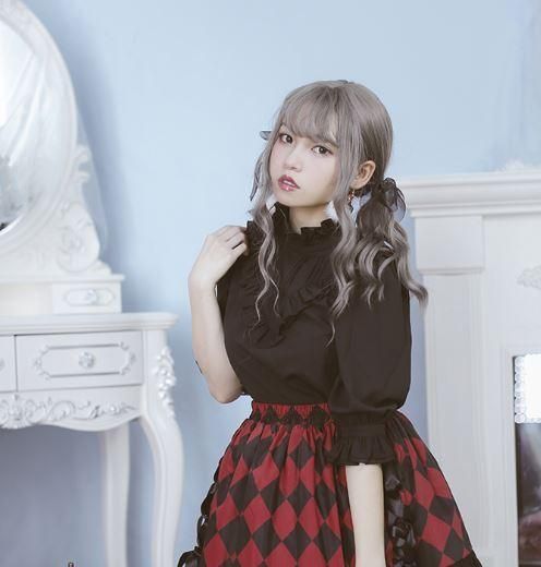 ロリータ ブラウス Dolly Delly 無地 春夏 ブラック ホワイト フリル 五分袖 上品 カジュアル 甘ロリ フェミニン かわいい ハイネック ロリータファッション Loli2265 ロリータゴスロリ専門通販ショップluxury ラグジュアリー 安い価格で可愛いロリータワンピースを