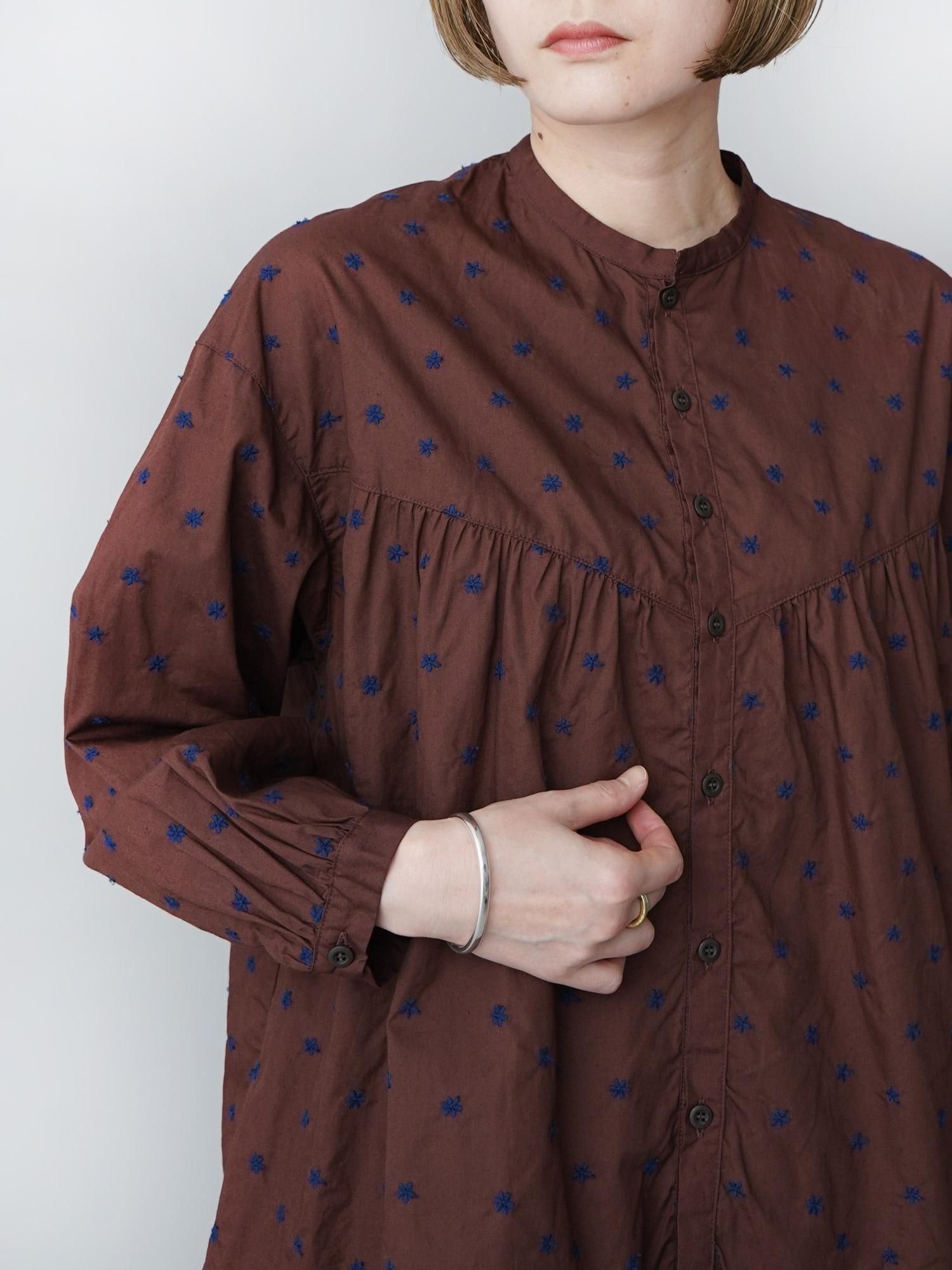 MALK online store 】NATURAL LAUNDRY / オハナ刺繍ギャザーシャツ 綿