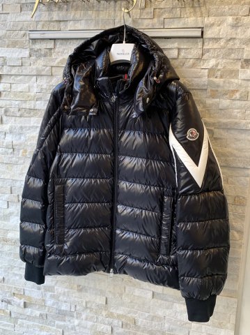 <img class='new_mark_img1' src='https://img.shop-pro.jp/img/new/icons25.gif' style='border:none;display:inline;margin:0px;padding:0px;width:auto;' />【MONCLER】CORYDALE/ダウンジャケット（999ブラック）