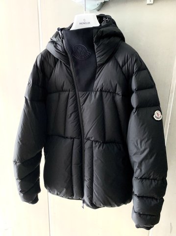 <img class='new_mark_img1' src='https://img.shop-pro.jp/img/new/icons25.gif' style='border:none;display:inline;margin:0px;padding:0px;width:auto;' />【MONCLER】MITAKE/ダウンジャケット（999ブラック）