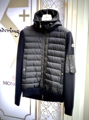 <img class='new_mark_img1' src='https://img.shop-pro.jp/img/new/icons25.gif' style='border:none;display:inline;margin:0px;padding:0px;width:auto;' />【MONCLER】CARDIGAN TRICOT/ハイブリッドブルゾン（999ブラック）