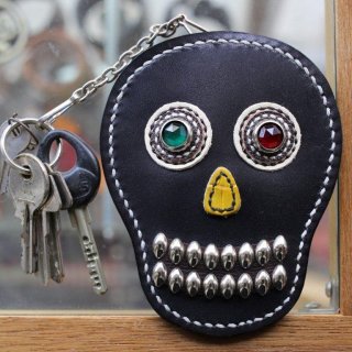 skull leather key & card case<BR>black leather<BR>green X red eye