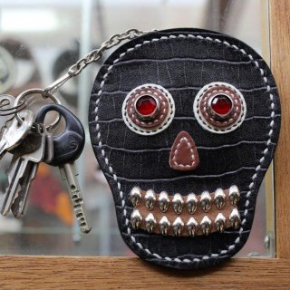 skull leather key & card case<BR>black emboss leather<BR>crocodile X brown red eye