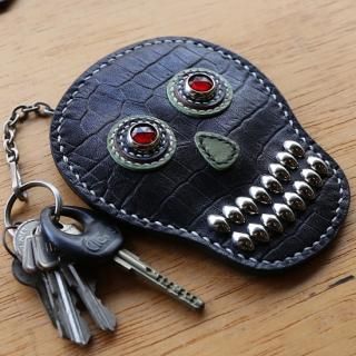 skull leather key & card case<BR>black emboss leather<BR>crocodile X green leather<img class='new_mark_img2' src='https://img.shop-pro.jp/img/new/icons1.gif' style='border:none;display:inline;margin:0px;padding:0px;width:auto;' />