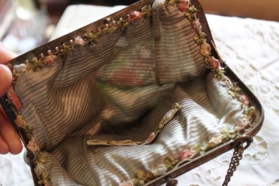 アンティーク　マイクロビーズ　ハンドバッグ アンティーク ローズとスミレのマイクロ ガラスビーズバッグ