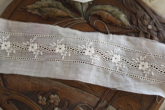 オーガンジーホワイトカット刺繍レースリボン 5cm巾228cm