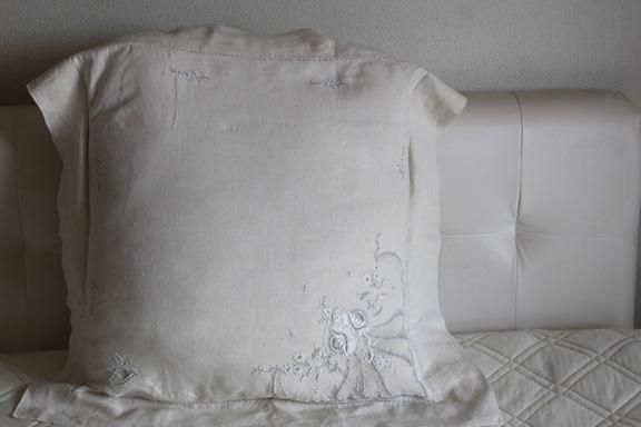 ハンドメイド♡モノグラム刺繍入りクッション2個セット❣️ アンティークリネン使用 ハンドメイド♡モノグラム刺繍入りクッション2個セット