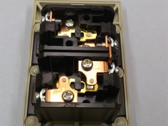 操作用押しボタン BL82111