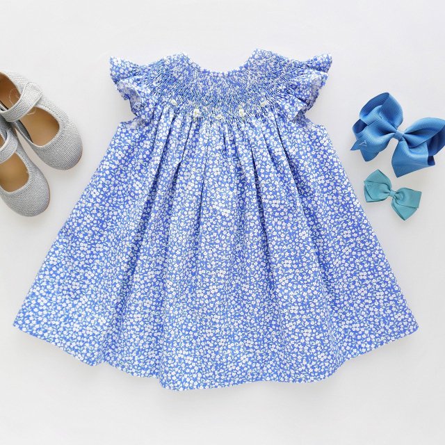 <img class='new_mark_img1' src='https://img.shop-pro.jp/img/new/icons1.gif' style='border:none;display:inline;margin:0px;padding:0px;width:auto;' />dBb ideas - Azul floral smocked dress