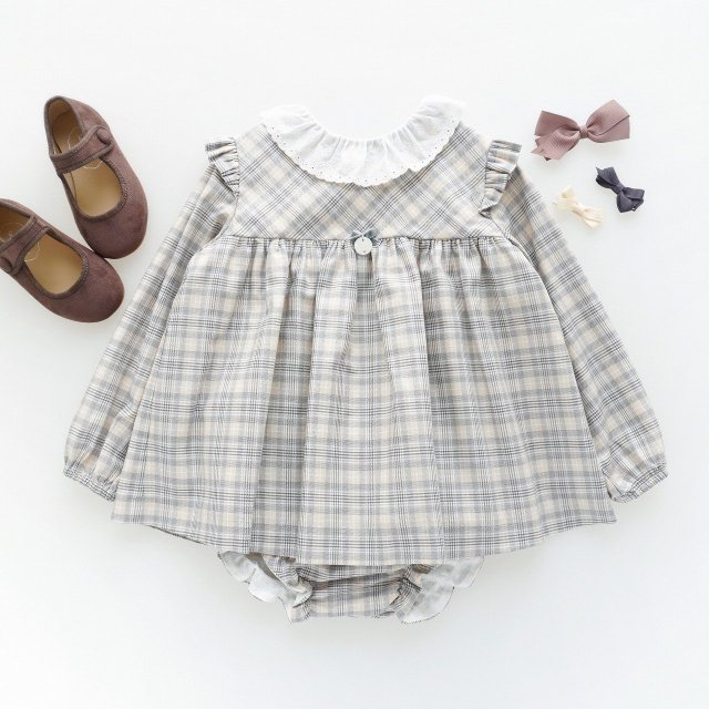 <img class='new_mark_img1' src='https://img.shop-pro.jp/img/new/icons1.gif' style='border:none;display:inline;margin:0px;padding:0px;width:auto;' />Martin Aranda - Grey check baby girl set