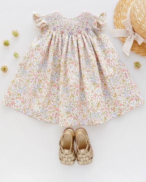 <img class='new_mark_img1' src='https://img.shop-pro.jp/img/new/icons1.gif' style='border:none;display:inline;margin:0px;padding:0px;width:auto;' />Floral rosa smocked bishop dress