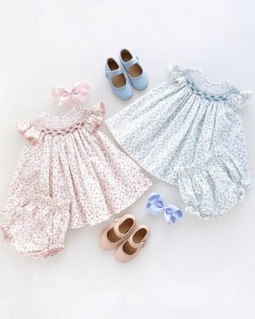 <img class='new_mark_img1' src='https://img.shop-pro.jp/img/new/icons1.gif' style='border:none;display:inline;margin:0px;padding:0px;width:auto;' />Mini floral smocked bishop dress (2 colors)