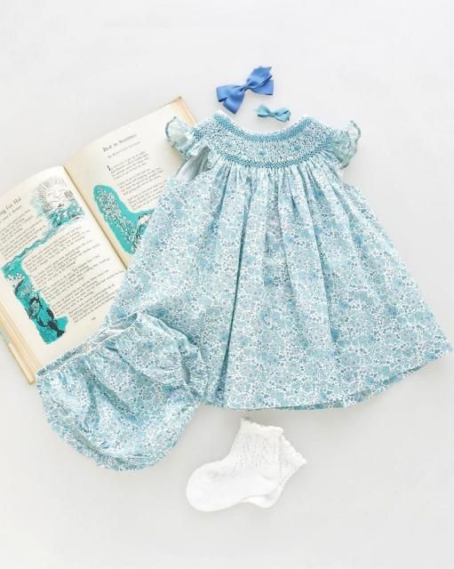 <img class='new_mark_img1' src='https://img.shop-pro.jp/img/new/icons1.gif' style='border:none;display:inline;margin:0px;padding:0px;width:auto;' />Vivianna smocked bishop (Aqua floral)