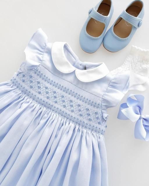 <img class='new_mark_img1' src='https://img.shop-pro.jp/img/new/icons1.gif' style='border:none;display:inline;margin:0px;padding:0px;width:auto;' />Charlotte sy Dimby - Ciel smocked dress (ISETAN)