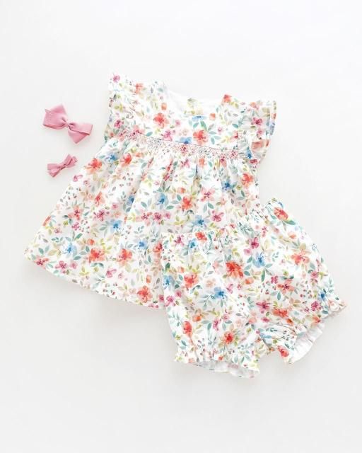 <img class='new_mark_img1' src='https://img.shop-pro.jp/img/new/icons1.gif' style='border:none;display:inline;margin:0px;padding:0px;width:auto;' />Multi flower smocked baby set