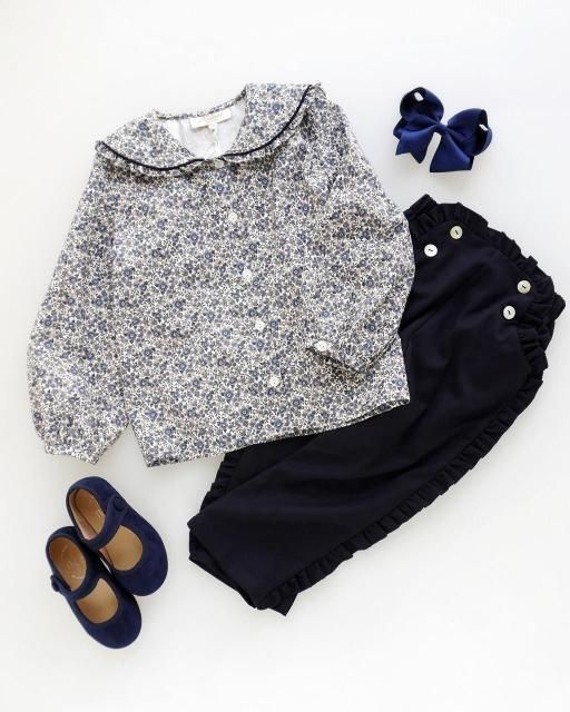 <img class='new_mark_img1' src='https://img.shop-pro.jp/img/new/icons1.gif' style='border:none;display:inline;margin:0px;padding:0px;width:auto;' />Adriana blouse (Navy floral)