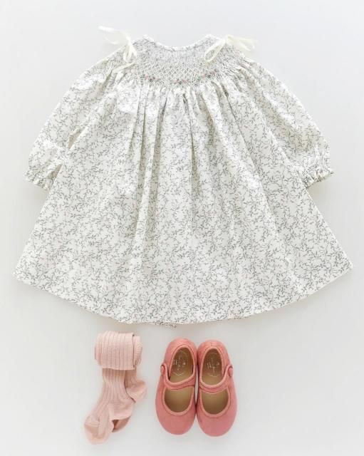 <img class='new_mark_img1' src='https://img.shop-pro.jp/img/new/icons1.gif' style='border:none;display:inline;margin:0px;padding:0px;width:auto;' />Plantas Niza smocked bishop dress