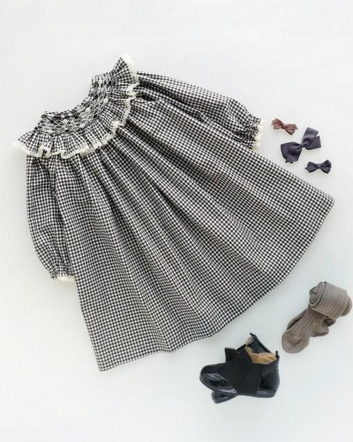 <img class='new_mark_img1' src='https://img.shop-pro.jp/img/new/icons1.gif' style='border:none;display:inline;margin:0px;padding:0px;width:auto;' />Negro vichy smocked bishop dress
