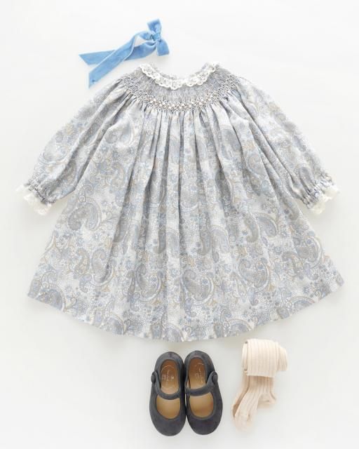 <img class='new_mark_img1' src='https://img.shop-pro.jp/img/new/icons1.gif' style='border:none;display:inline;margin:0px;padding:0px;width:auto;' />Azul paisley smocked bishop dress